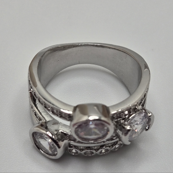 Multi-Stone Diamond Fashion Silver Tone Cocktail Ring Size 8 NWOT - Picture 12 of 12